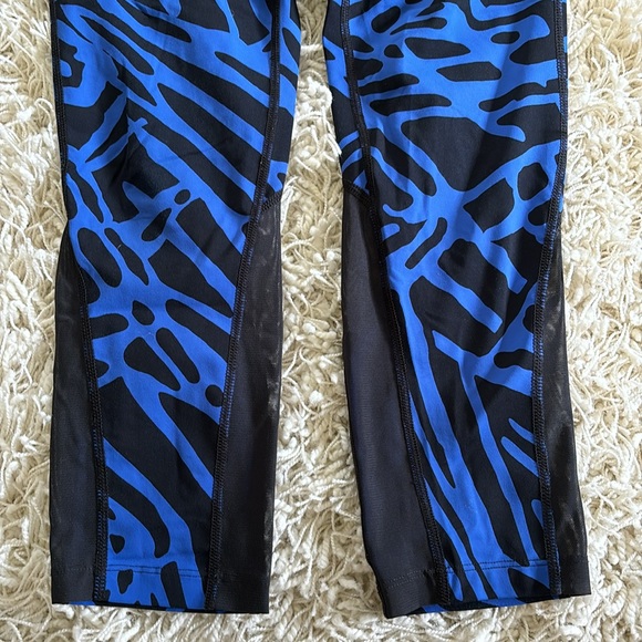 Nike Dri-Fit Running Capri / Cropped Leggings Graphic Black & Blue w/ Mesh Legs - Picture 13 of 14